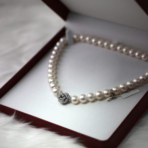 pearl necklace